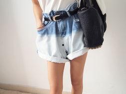 国产小短裤图片高清视频,高清视频中的夏日风采 第3张 国产小短裤图片高清视频,高清视频中的夏日风采 第3张