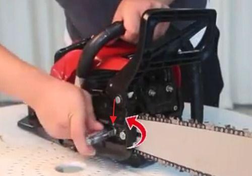 国产油锯链条视频  第1张